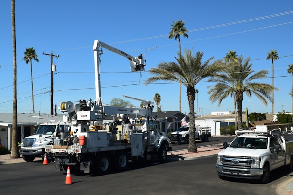 Electrical service vehicle